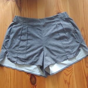 Like new - Lululemon Shorts size 4